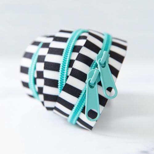 30" Black & White Stripe Zipper with Caribbean Accent - SSCZ04