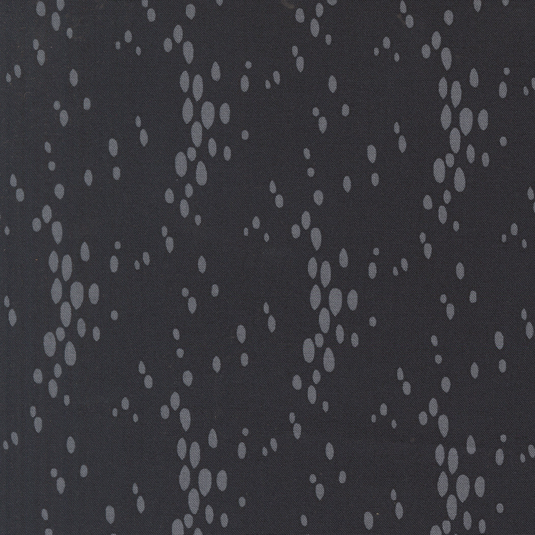 Arabesque Quilt Fabric - Vista in Midnight Blue - 33837 17