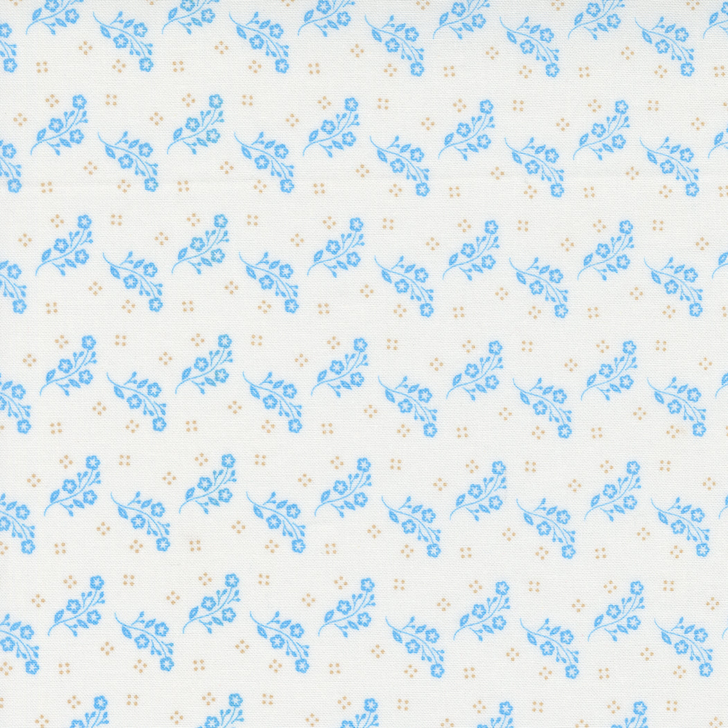 Linen Cupboard Quilt Fabric - Tossed Blooms in Chantilly White/Cornflower Blue - 20484 21