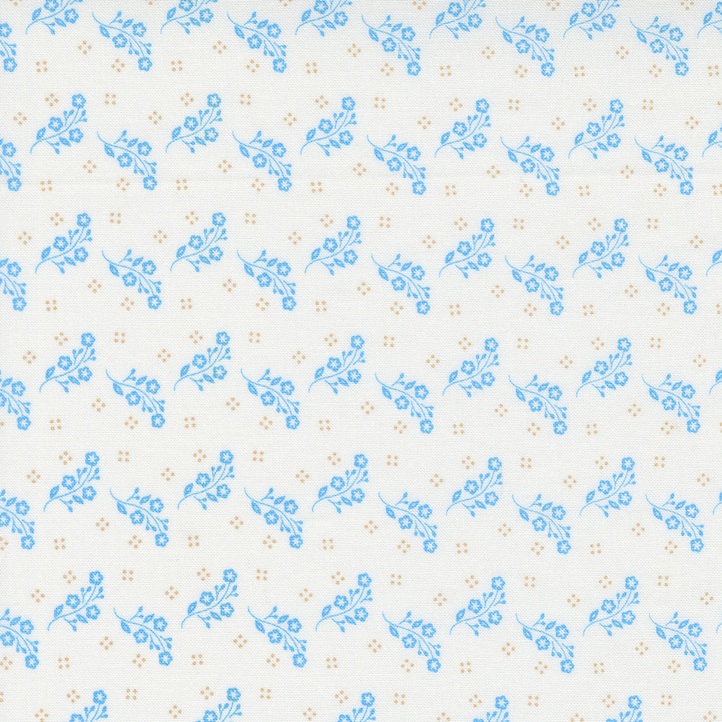 Linen Cupboard Quilt Fabric - Tossed Blooms in Chantilly White/Cornflower Blue - 20484 21
