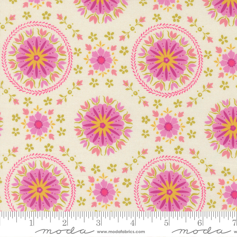Parlor Quilt Fabric - Mandala in Cream/Pink - 11964 11