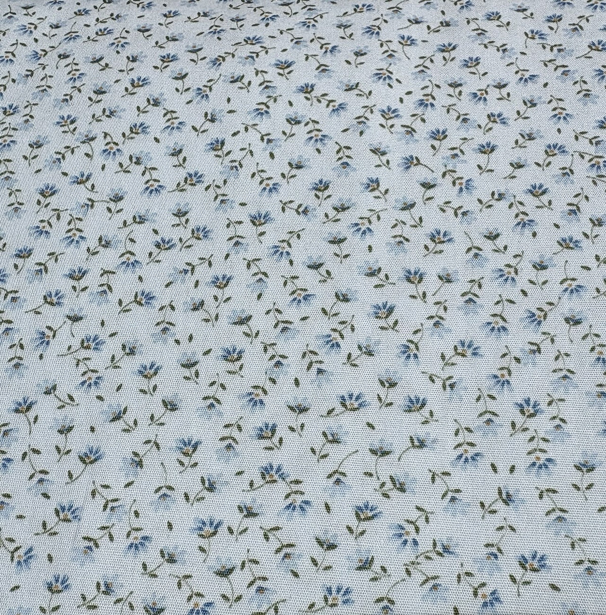 Sevenberry Petite Fleurs Quilt Fabric - Floral in Blue - 6100 D3-22