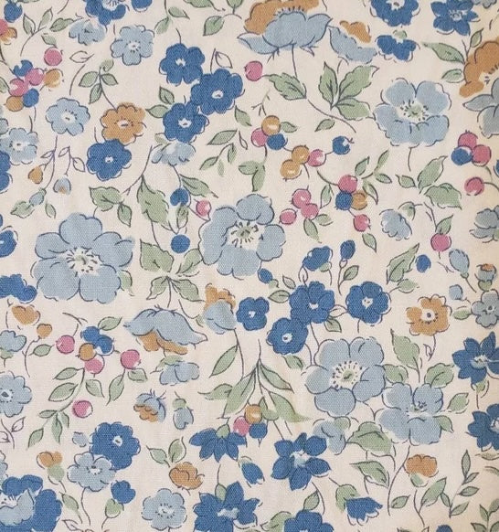 Sevenberry Petite Garden Quilt Fabric - Floral in Blue on Cream - 6116 D4-2 - Imported from Japan