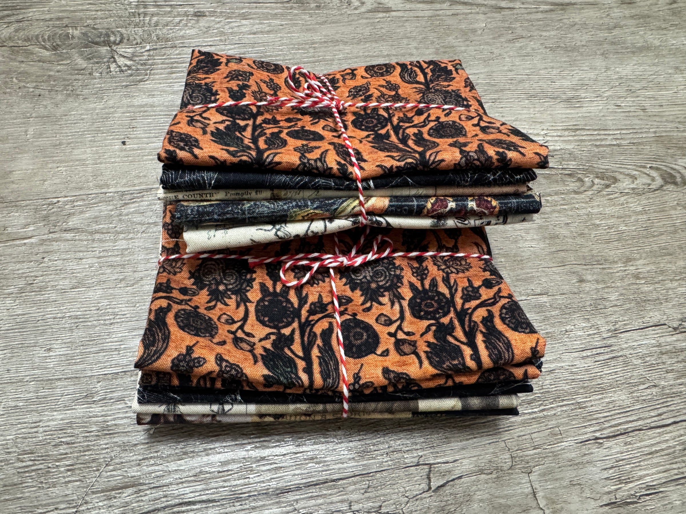 Tim Holtz Eclectic Elements Palette Seasonal Quilt Fabric - Halloween 5 piece Fat Quarter Bundle - TH-HALL