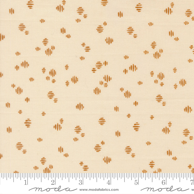 Wellspring Quilt Fabric - Dashed in Eggshell Cream/Gold - 45676 11